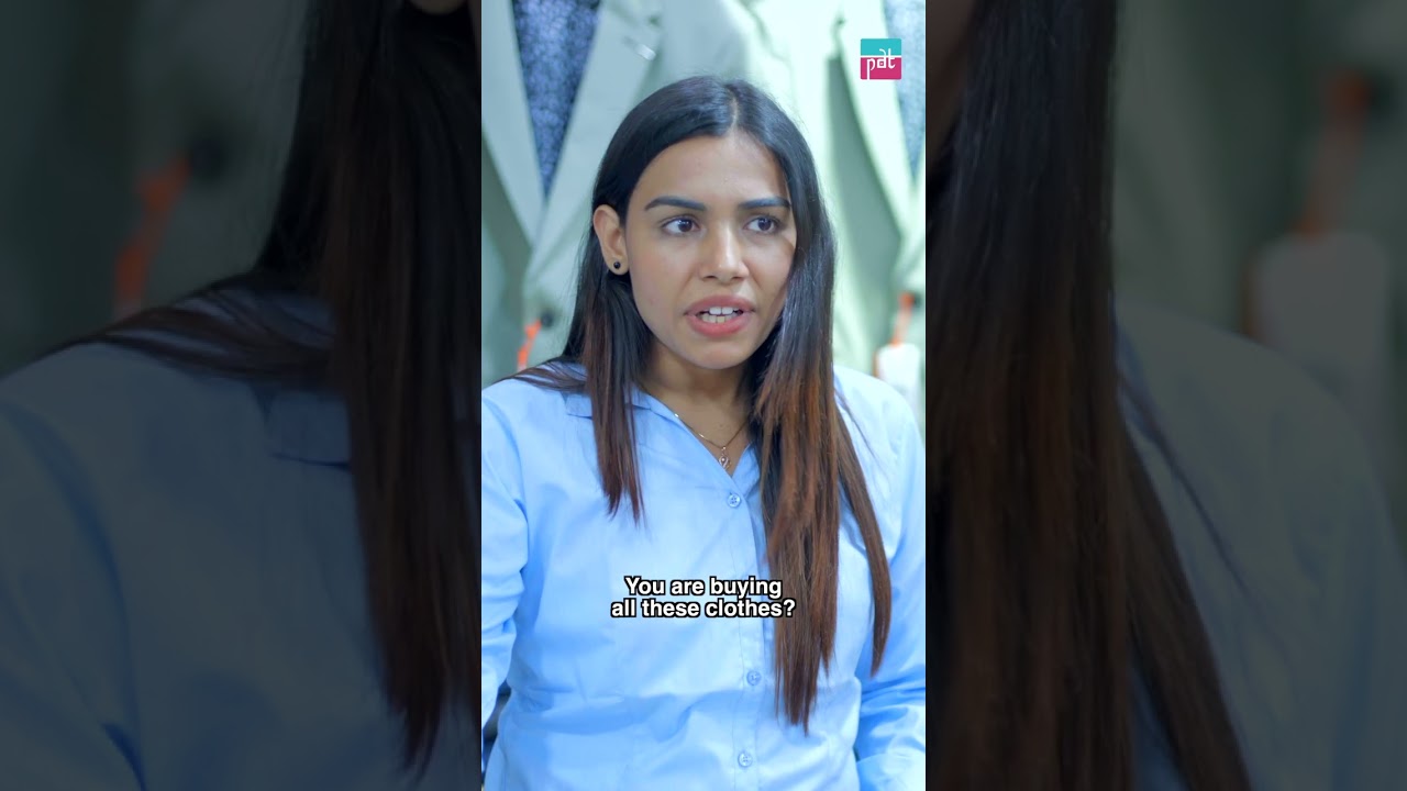 Saleswoman Judges A Lady For Her Simplicity